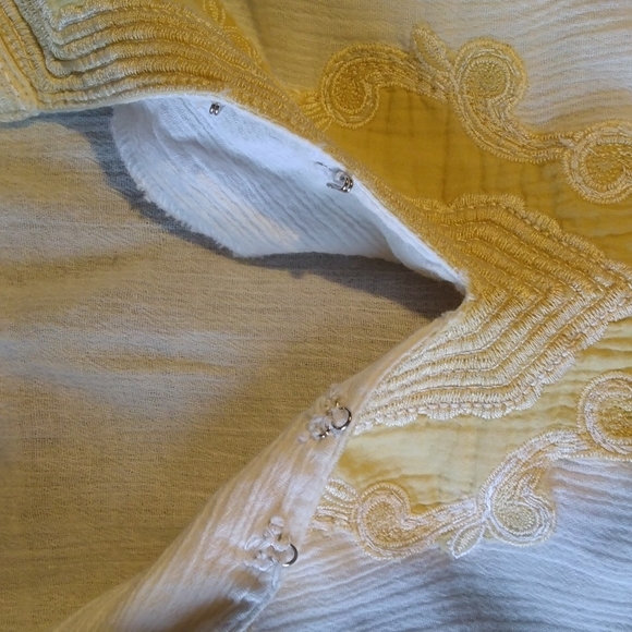 Ashley Stewart 2x white n gold embroidered blouse - Picture 8 of 10